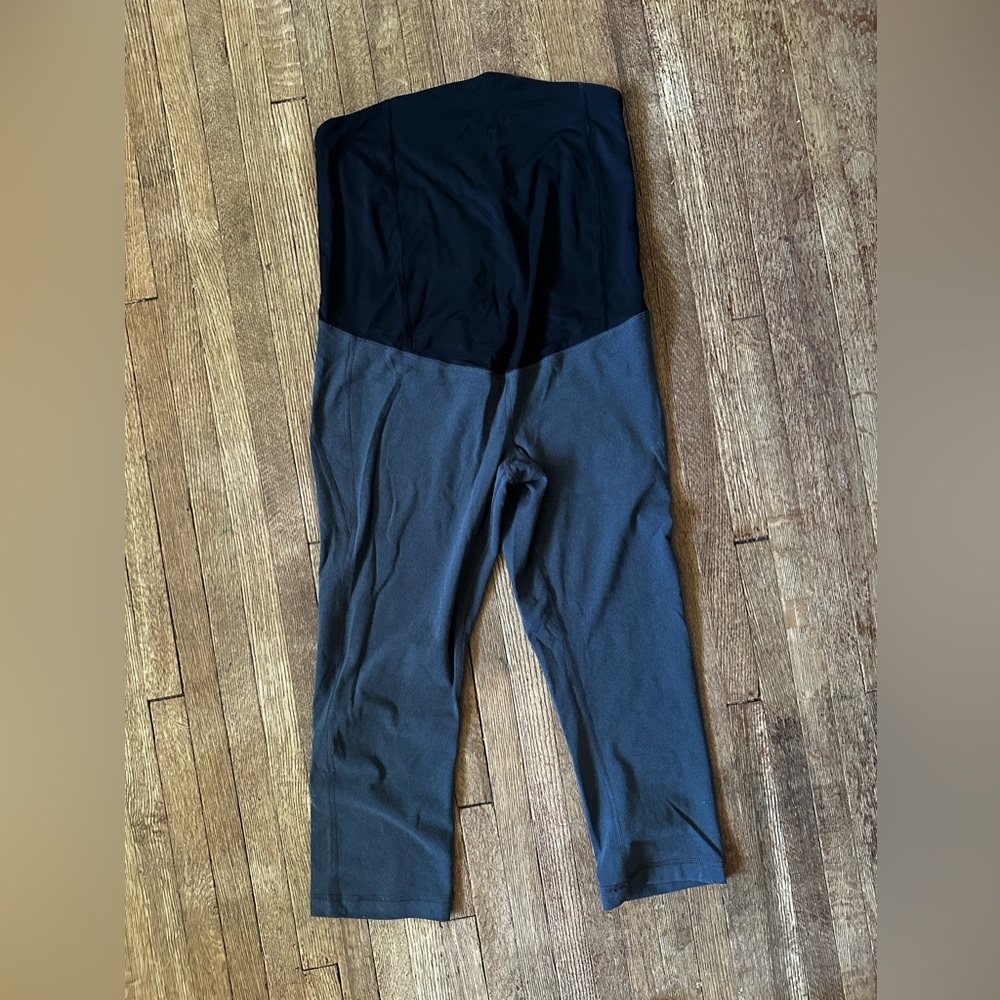Isabel Maternity Cropped Gray Yoga Pants Size Medium